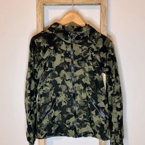 Lululemon Rise and Shine Rain Jacket Black/Olive 2